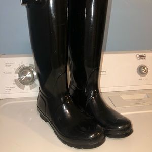 Black women’s Hunter tall rainboots